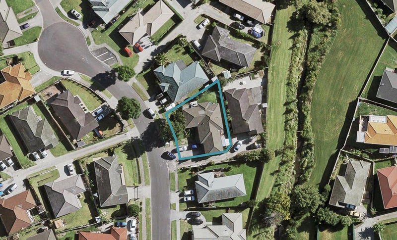 58 Castlefinn Drive, Weymouth, Auckland - Carousel 1