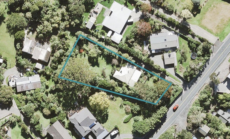 1097 Scenic Drive North, Swanson, Auckland - Carousel 1