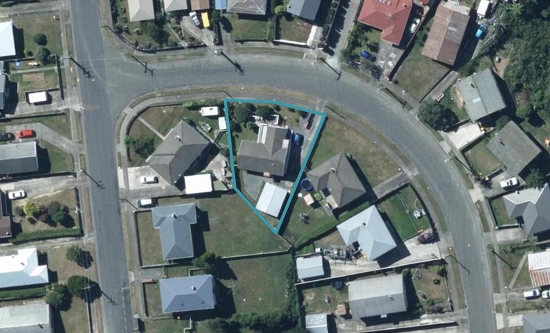 4 Swansea Street, Cannons Creek, Porirua - Carousel 1