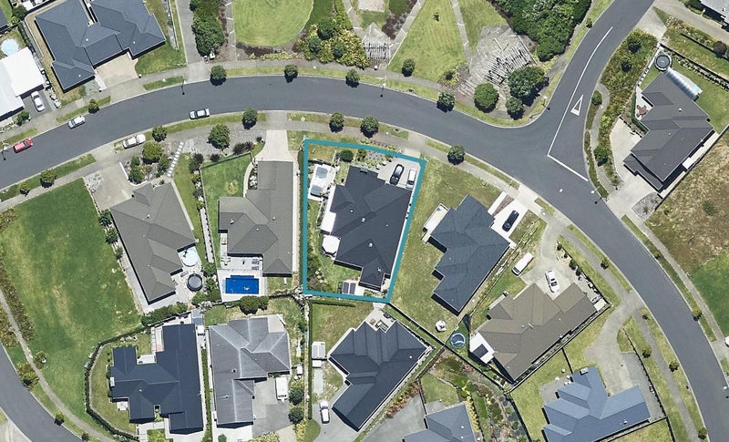 18 Caldera Crescent, Pyes Pa, Tauranga - Carousel 1