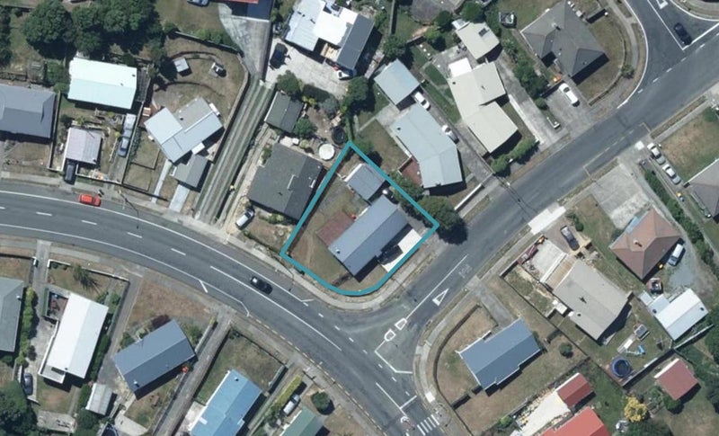 1 Desert Gold Street, Ascot Park, Porirua - Carousel 1