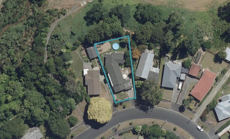 109 Fitzroy Avenue, Fitzroy, Hamilton - Carousel 1