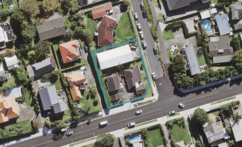 2/8 Pupuke Road, Hillcrest, Auckland - Carousel 1