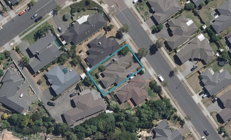 25 Barrington Drive, Huntington, Hamilton - Carousel 1