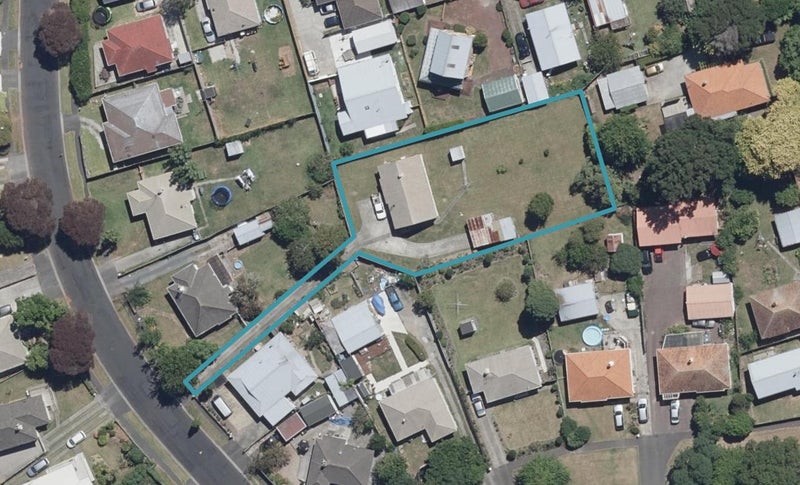 12 Haultain Street, Fairfield, Hamilton - Carousel 1