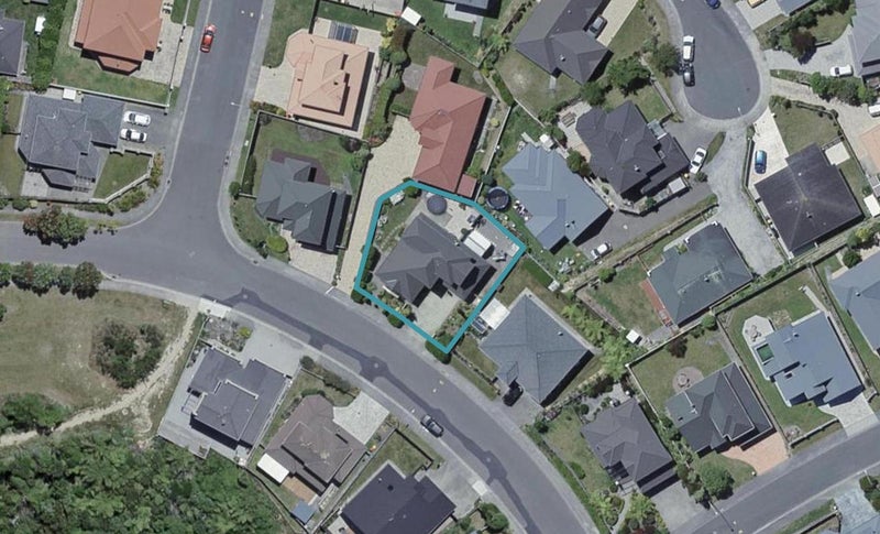 10 White Pine Avenue, Woodridge, Wellington - Carousel 1