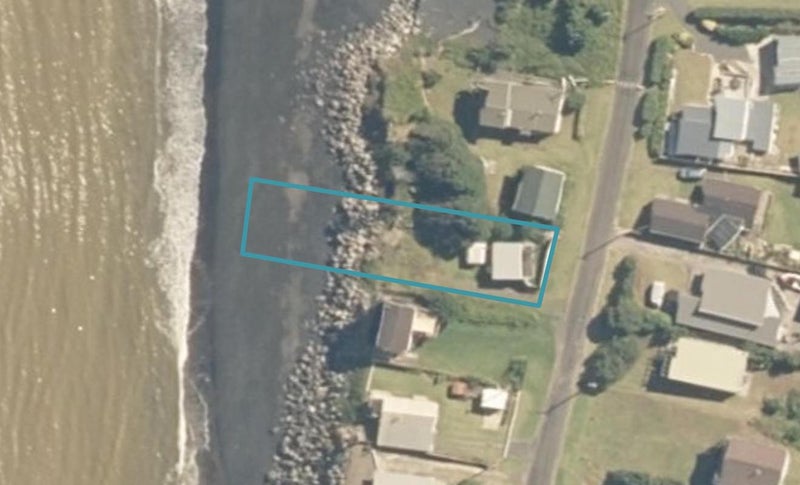 16 Point Road, Mōkau - Carousel 1