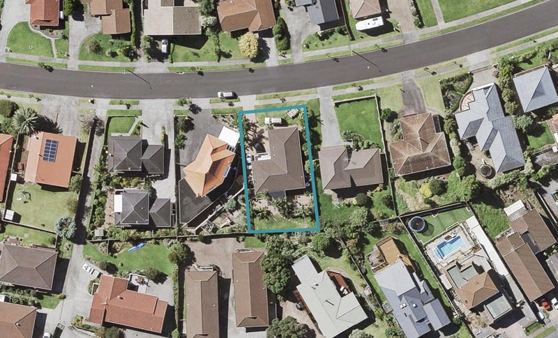 64 Dalwhinnie Parade, Highland Park, Auckland - Carousel 1