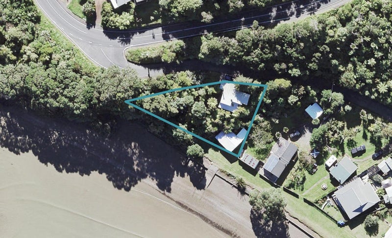 1 Foster Avenue, Huia, Auckland - Carousel 1