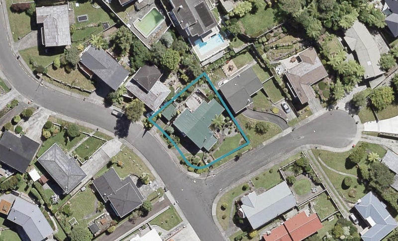 12 Sunnyview Drive, Brown Owl, Upper Hutt - Carousel 1
