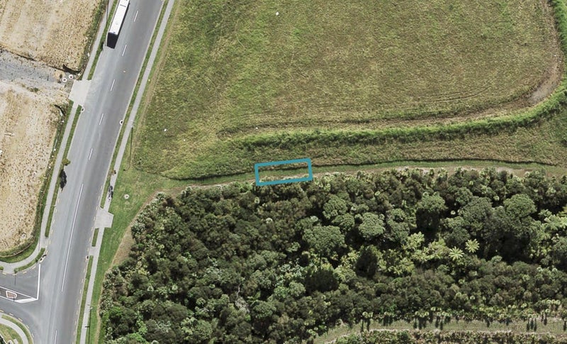 16 Parkwood Avenue, Westgate, Auckland - Carousel 1