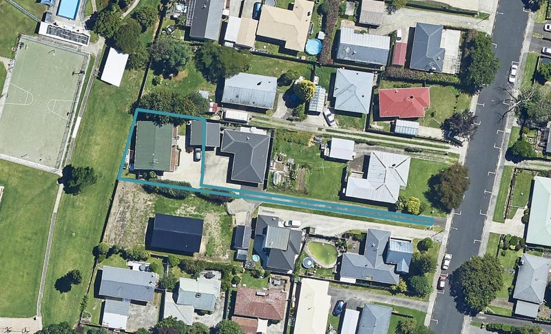 10 Queen Road, Bellevue, Tauranga - Carousel 1