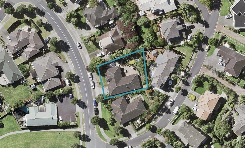 22 Graham Collins Drive, Windsor Park, Auckland - Carousel 1