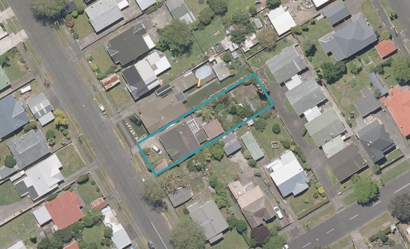 15 Millward Street, Whanganui East, Whanganui - Carousel 1