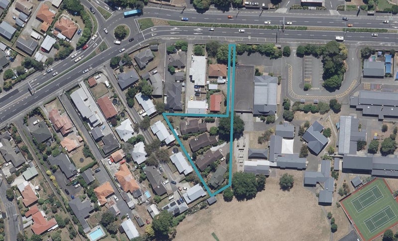 218B Cambridge Road, Hillcrest, Hamilton - Carousel 1