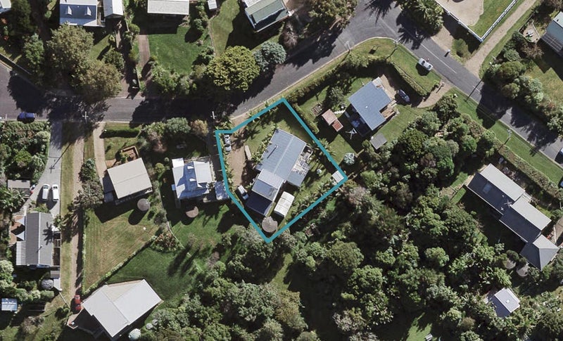 2 Hartley Avenue, Onetangi, Waiheke Island - Carousel 1