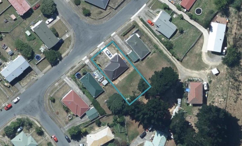 72 Arahura Crescent, Waitangirua, Porirua - Carousel 1