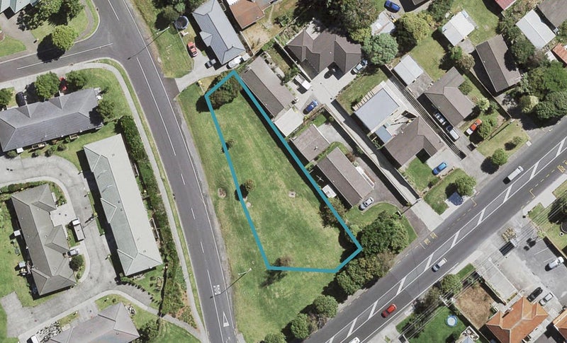2/153 Waitemata Drive, Ranui, Auckland - Carousel 1