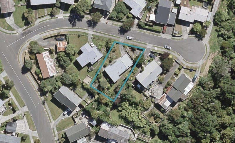 6 Snowberry Grove, Timberlea, Upper Hutt - Carousel 1