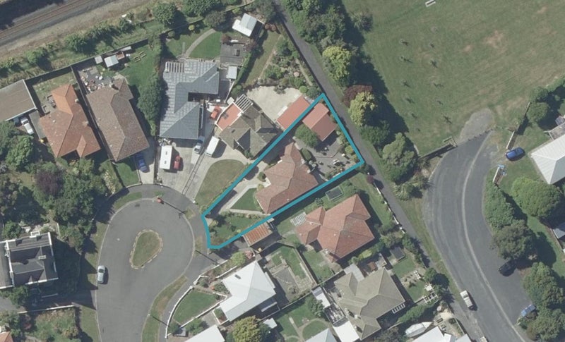 14 Lisburn Avenue, Caversham, Dunedin - Carousel 1