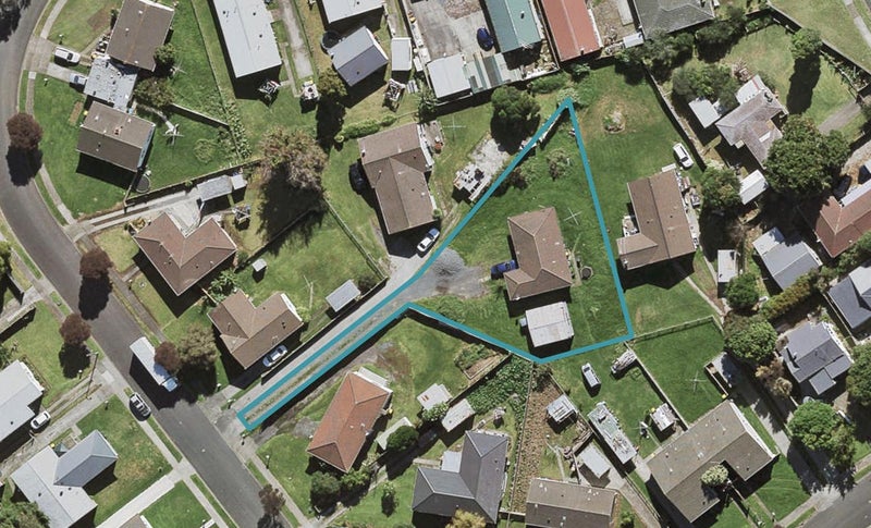 15 Molesworth Place, Mangere, Auckland - Carousel 1