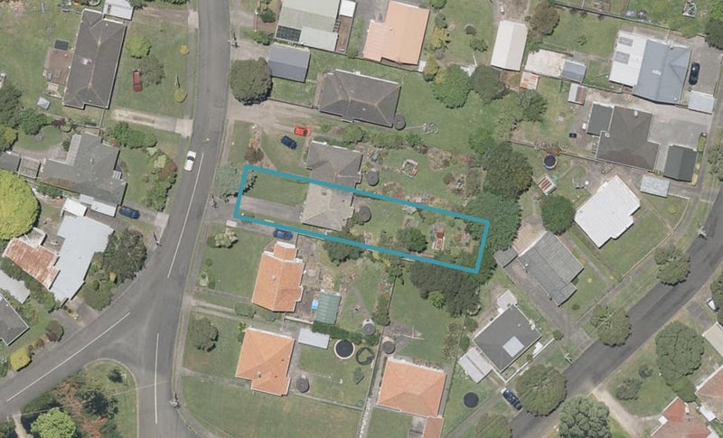 7 Hutchison Crescent, Durie Hill, Whanganui - Carousel 1