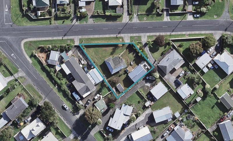 10 Parakai Avenue, Parakai, Helensville - Carousel 1