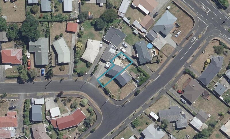 1/2 English Street, St Andrews, Hamilton - Carousel 1