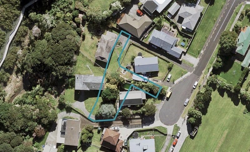 1 Pahekoheko Place, Te Atatu Peninsula, Auckland - Carousel 1