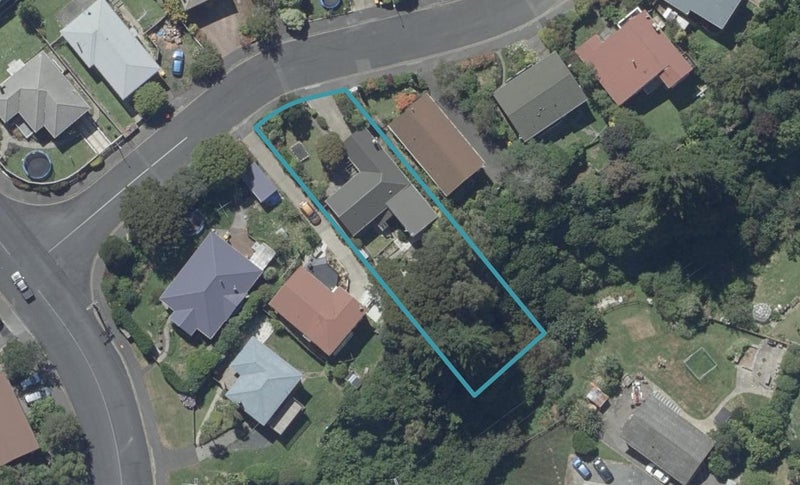 6 Pioneer Crescent, Helensburgh, Dunedin - Carousel 1