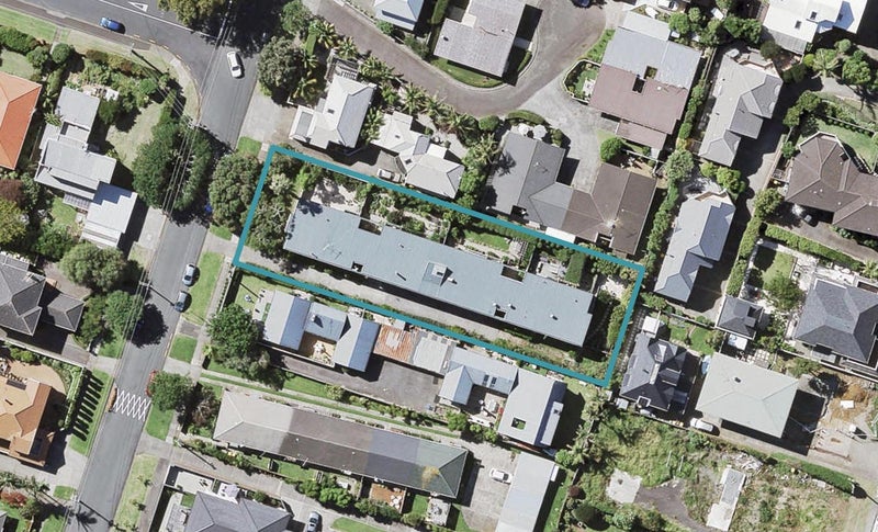 4/21 Saltburn Road, Milford, Auckland - Carousel 1