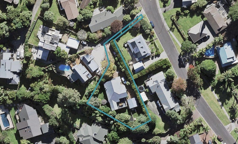 35 Waipuia Place, Greenhithe, Auckland - Carousel 1