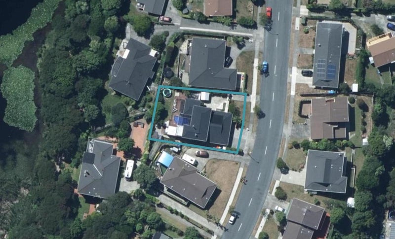 16 Exploration Way, Whitby, Porirua - Carousel 1