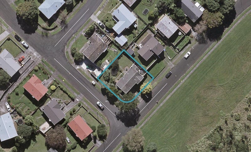 94 Pembroke Street, Westown, New Plymouth - Carousel 1