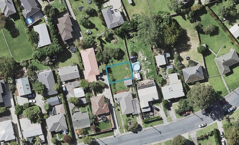 18A Montgomery Avenue, Belmont, Auckland - Carousel 1