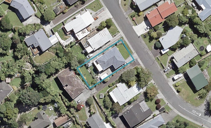 15 Sunnyview Drive, Brown Owl, Upper Hutt - Carousel 1