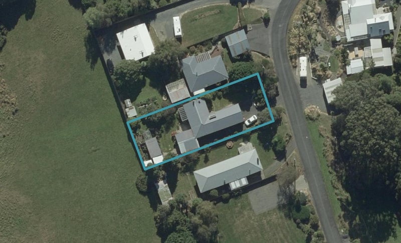 10 Frances Street, Broad Bay, Dunedin - Carousel 1