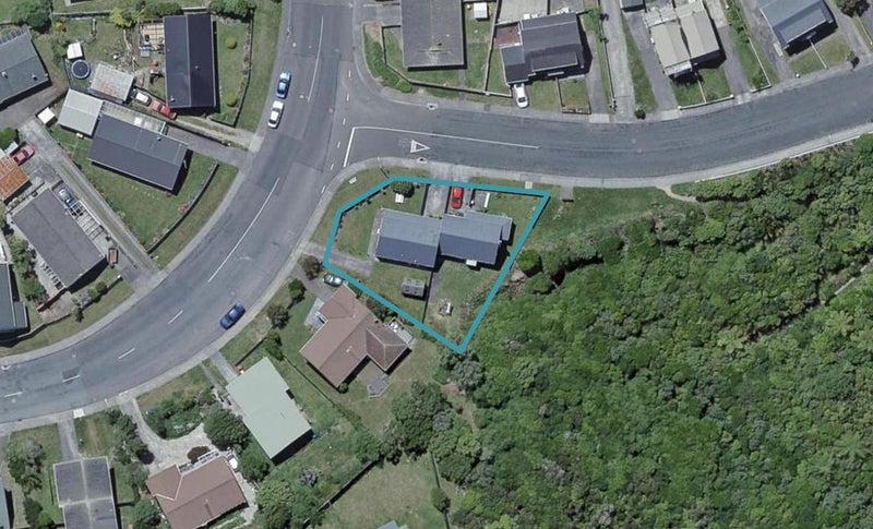 4 Ladbrooke Drive, Newlands, Wellington - Carousel 1