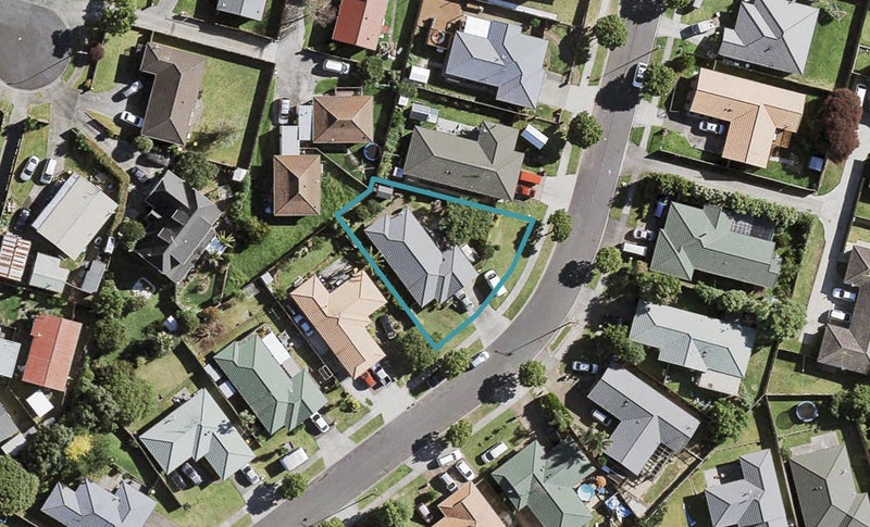 12 Kaimoana Street, Weymouth, Auckland - Carousel 1