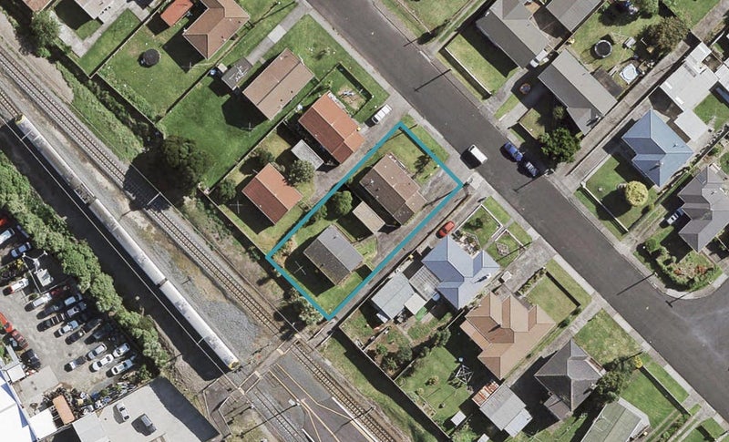 35 Ferguson Street, Manurewa East, Auckland - Carousel 1