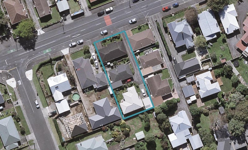 2/17 Huatoki Street, Vogeltown, New Plymouth - Carousel 1