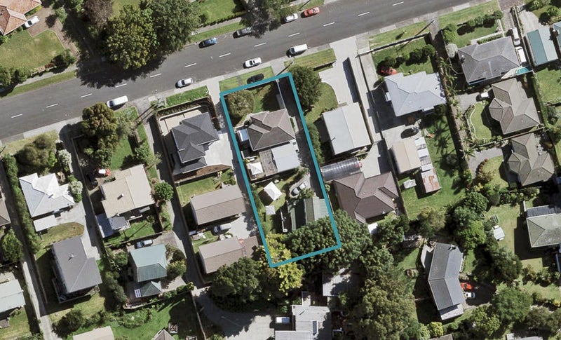 1/21 James Laurie Street, Henderson, Auckland - Carousel 1