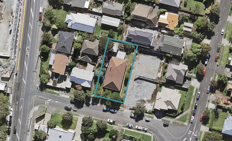 5 Kingsway, Three Kings, Auckland - Carousel 1