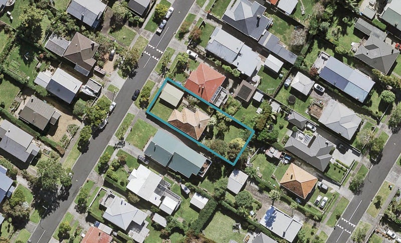 16 Columbia Road, Sandringham, Auckland - Carousel 1