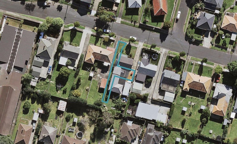 16C Brookfield Avenue, Onehunga, Auckland - Carousel 1