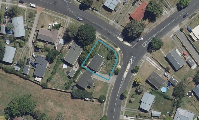 1 Crawshaw Drive, Nawton, Hamilton - Carousel 1
