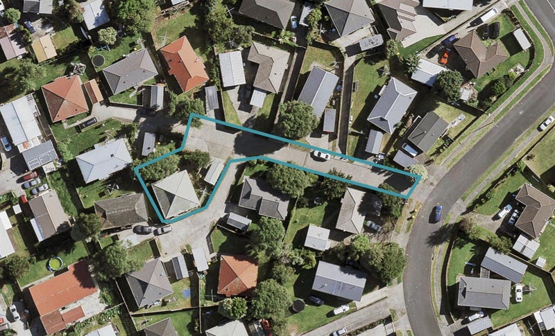 13 Dungarvon Place, Clendon Park, Auckland - Carousel 1