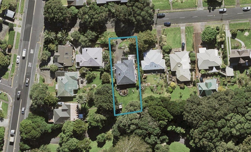 1 Budock Road, Hillsborough, Auckland - Carousel 1