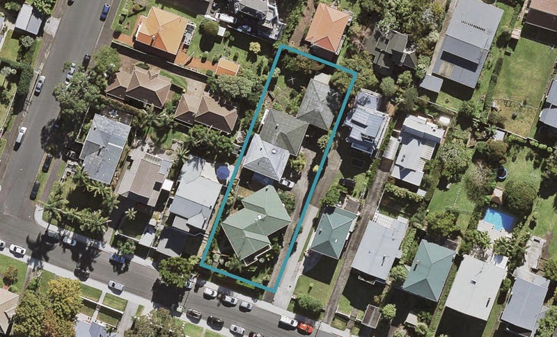 2/12 Belle Vue Avenue, Northcote Point, Auckland - Carousel 1