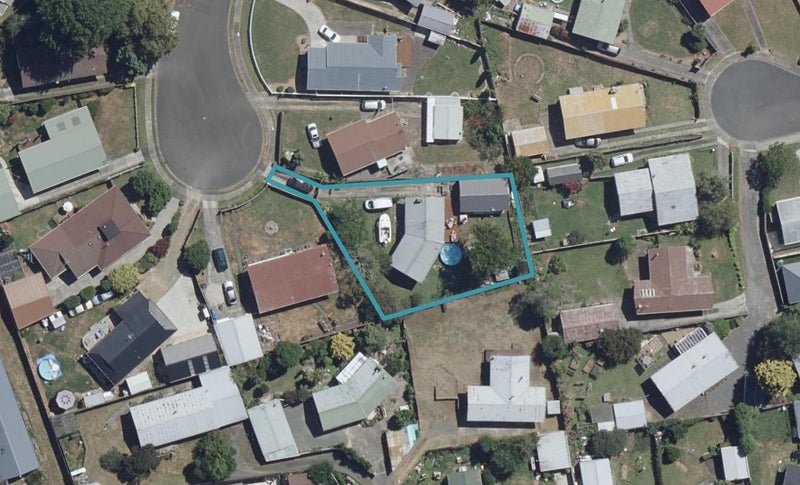 19 Margaret Place, Deanwell, Hamilton - Carousel 1